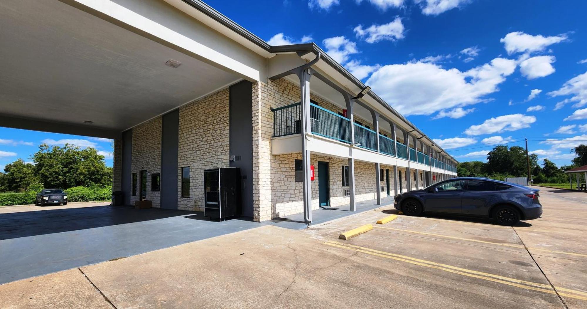 Scottish Inn & Suites Wharton Exteriör bild