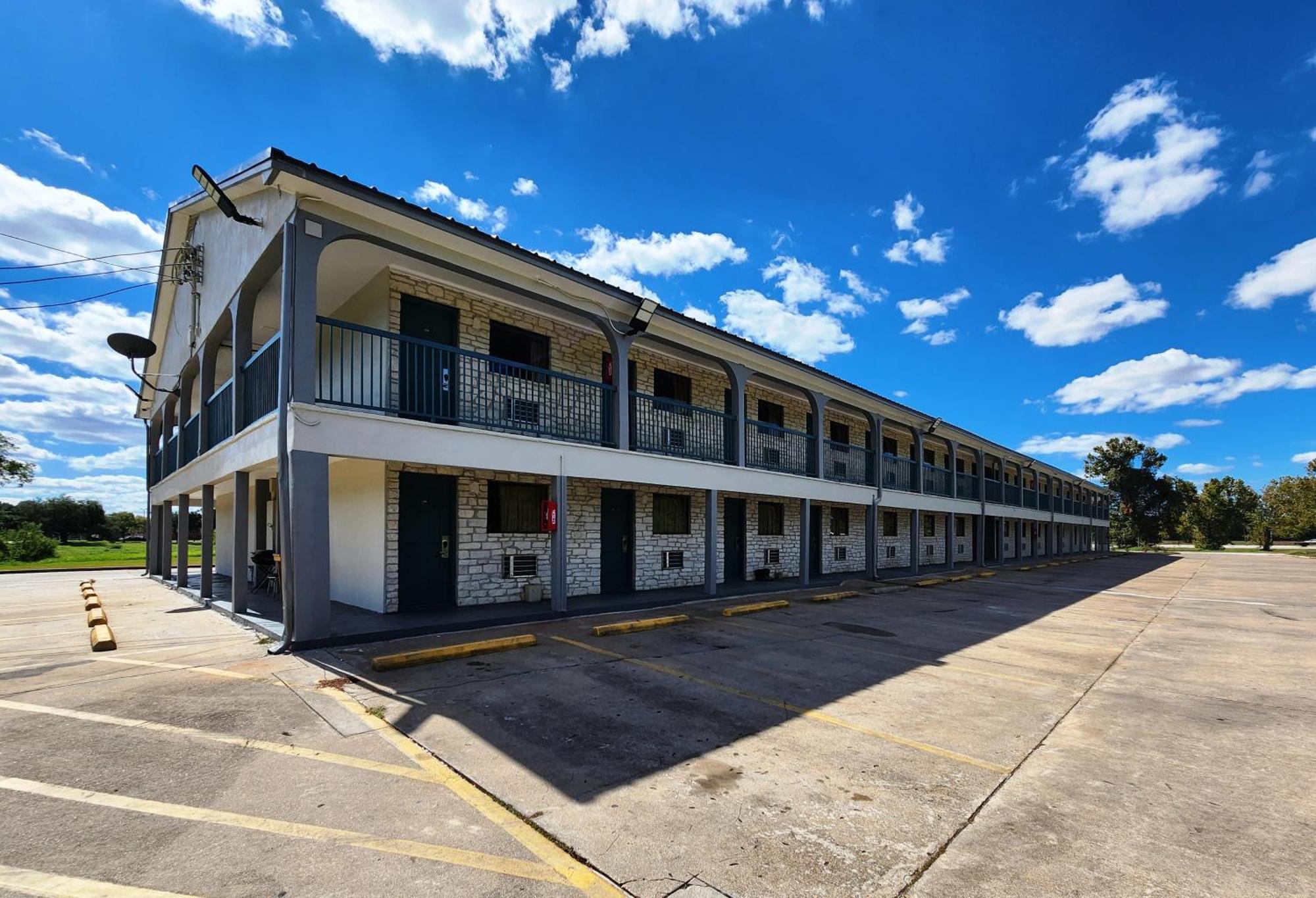 Scottish Inn & Suites Wharton Exteriör bild