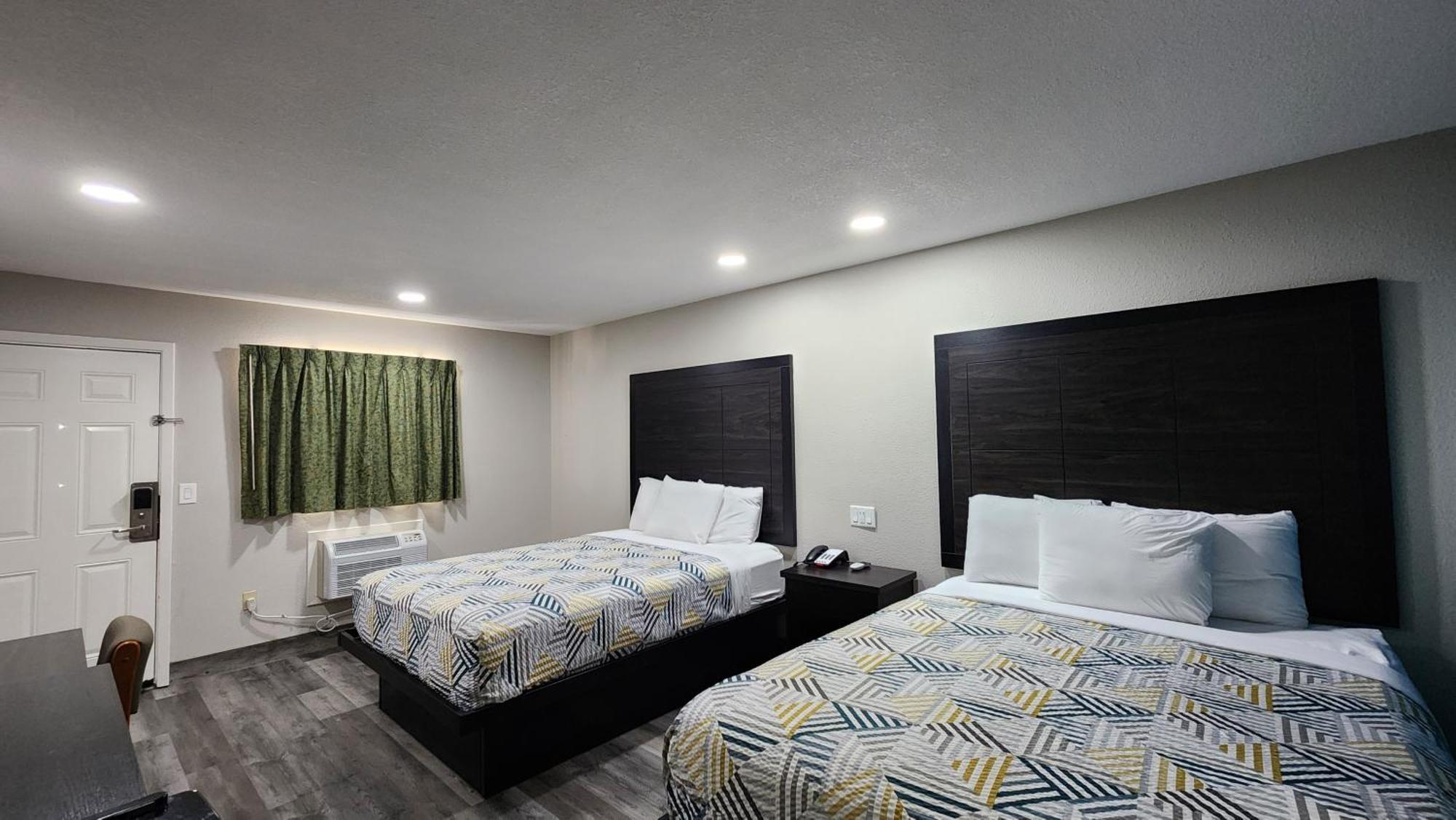 Scottish Inn & Suites Wharton Exteriör bild